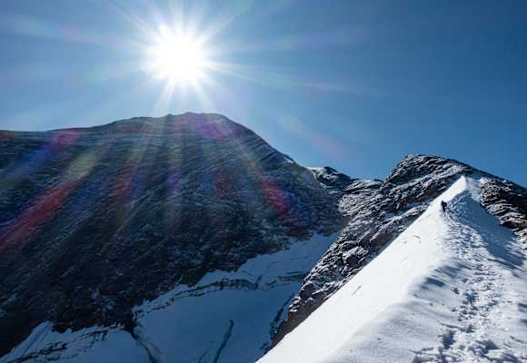 Bergsteiger am Kaindlgrat auf dem Weg auf das Große Wiesbachhorn