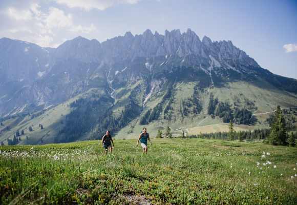 Mit seiner zackige Silhouette erinnert der Hochkönigs stark an die Dolomiten.