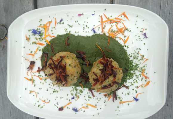 Ideal als Beilage wie als Hauptspeise: Speckknödel von der Landsberger Hütte in Tirol