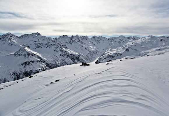 Schneelandschaft und Berge