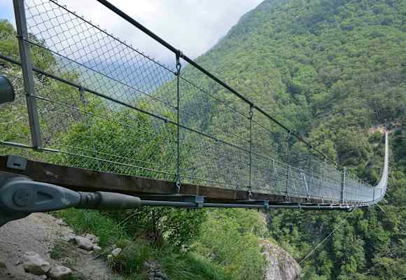 Tibetische Hängebrücke Carasc Tessin