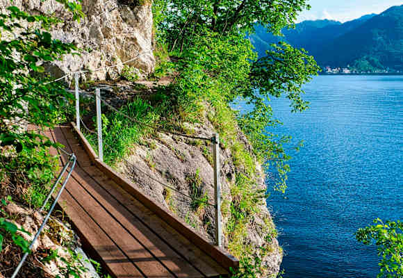 Der Miesweg am Ufer des Traunsees