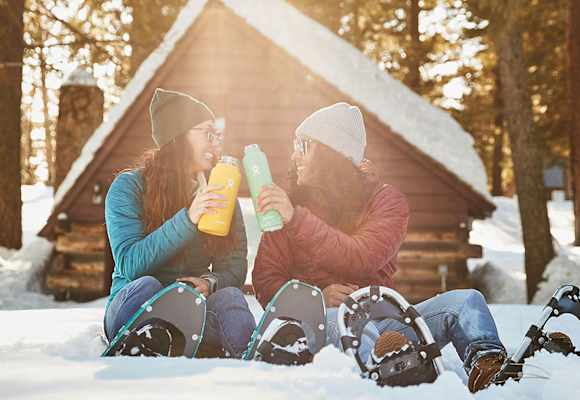 Robust, fröhlich und bunt - die Edelstahlflasche von Hydro Flask ist für jedes Abenteuer der perfekte Begleiter.