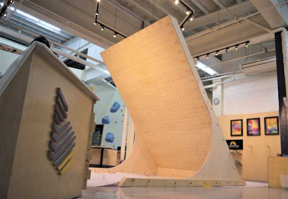 Die freistehende Kletterwand für das effektive Klettertraining daheim: die Freewall 