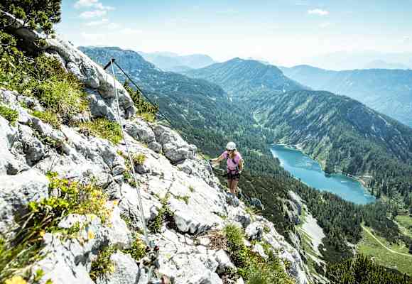 Bergsteigerin am Gamsblick Klettersteig