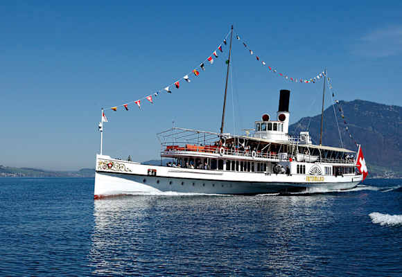 Eine genussreiche Schifffahrt zu den schönsten Orten rund um den Vierwaldstättersee.