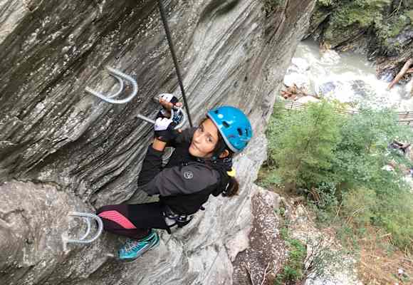 Kind im Klettersteig