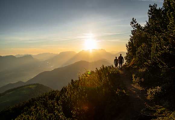 Wanderer beim Abstieg von der Gratlspitze