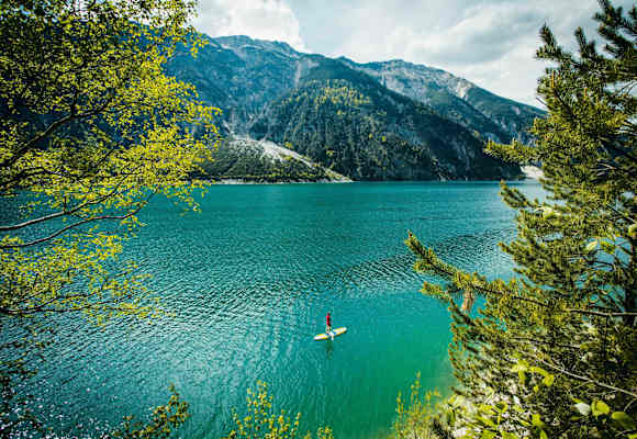 Mit dem Stand-up-Board am wunderschönen Achensee in Tirol