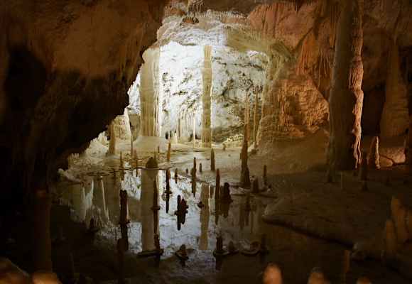 Eine Tropfsteinhöhle wie aus dem Bilderbuch