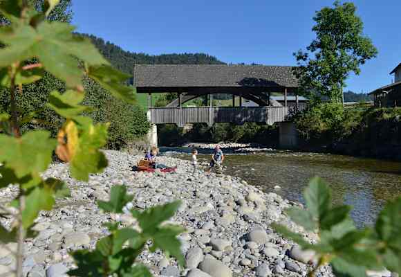 Idyllische Flusslandschaften am Emmenuferweg