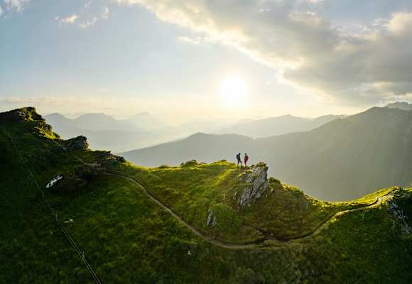 Die besten Aussichten hat man von ganz oben - Wandern in der Region Schladming-Dachstein.