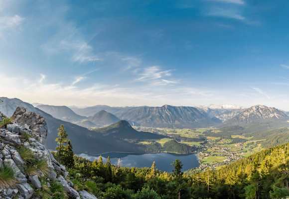 Der Altausseer See mit dem Dachsteinmassiv im Hintergrund