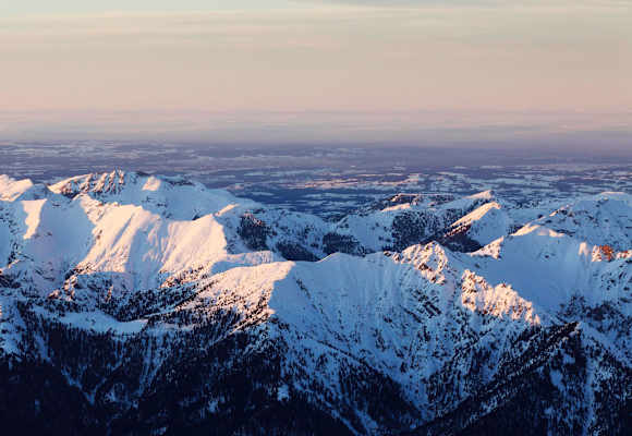 Bayern: Blick in die Ammergauer Alpen mit der Hochplatte