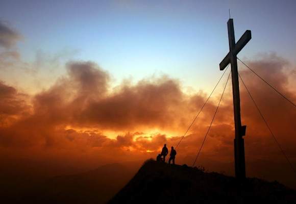 Sonnenaufgangsstimmung am Gipfel der Kanisfluh im Bregenzerwald (2.044 m)