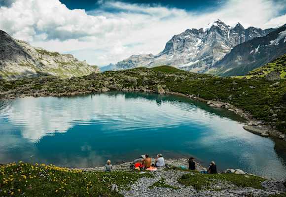 Der Obernhornsee und das Lauterbrunnental mit dem Mönch, Jungfrau-Altesch und Bietschhorn (rechts)