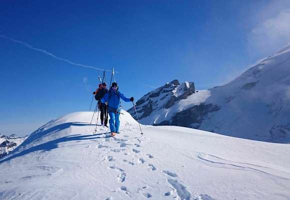 Skitourenausbildung mit der Bergwelten Academy