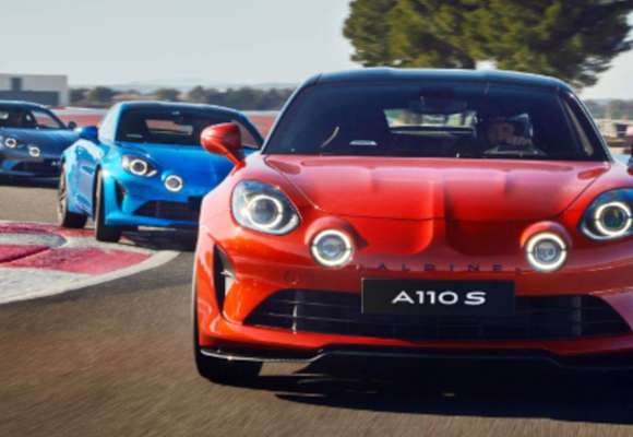 Mit der Alpine A110 entdeckst du die schönsten Bergstraßen und Pässe Österreichs aus einem völlig neuen Blickwinkel.