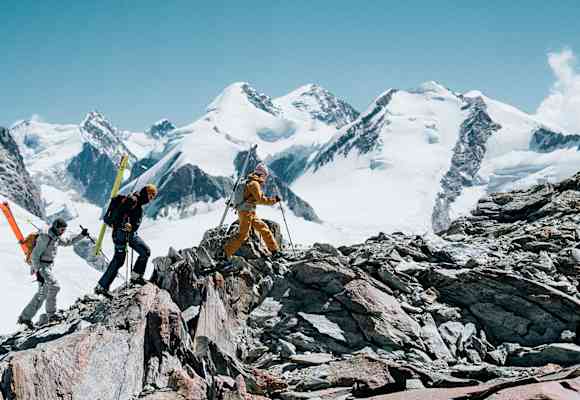 Damit sich Alpinsportler den veränderten Bedingungen anpassen können, hat Salewa vielseitige Produkte entwickelt.