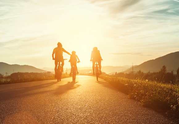 Microadventures sind eine tolle Möglichkeit, um dem Alltag zu entfliehen und unvergessliche Momente mit der Familie zu erleben.