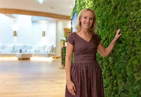 Grüne Gemütlichkeit: Maria Hauser im Spa-Bereich des Stanglwirt.