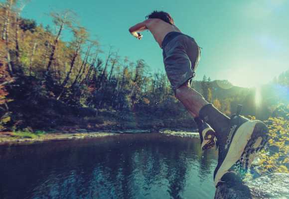 Speed Hiking ist Wandern ohne Tempolimit.