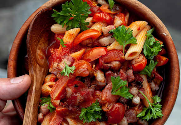 Camping Rezept Pasta Tomaten Speck Bohnen