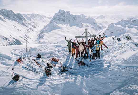 12 ausgewählte Skitouren-Begeisterte aus Österreich und Deutschland erlebten mit Gerlinde Kaltenbrunner am Arlberg das Abenteuer ihres Lebens.