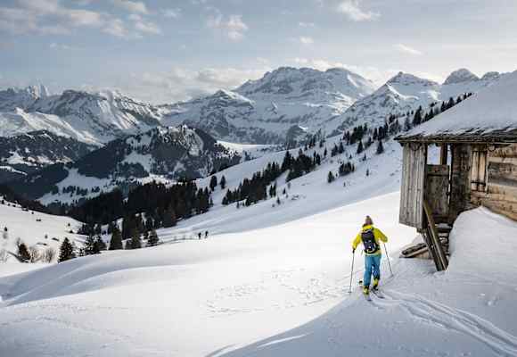Skitourengeher in den Schweizer Bergen