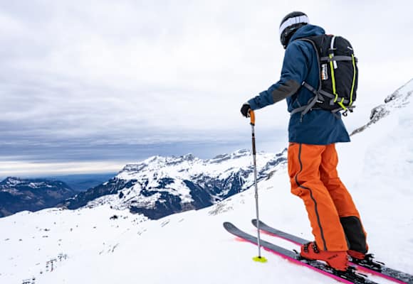 Schenk deinen ausgedienten Skischuhen ein zweites Leben und tausche sie jetzt im Rahmen des Recycle Your Boots-Programms gegen den neuen, leistungsstarken Cochise von Tecnica.