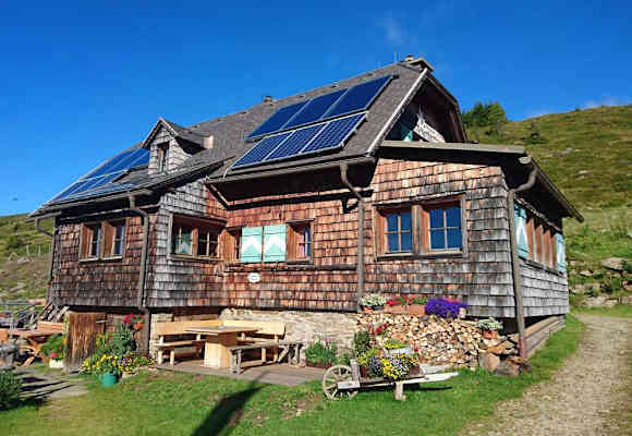 Die urige Millstätter Hütte in den Kärntner Nockbergen