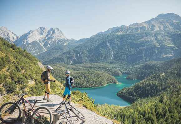 Unterwegs am Blindsee Trail in der Tiroler Zugspitz Arena.