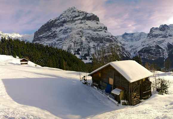 Blick in die winterliche Landschaft der Jungfrau-Region rund um Grindelwald