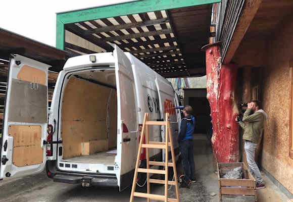 Der neue Bergwelten-Bus in seinem vorübergehenden Zuhause in Niederösterreich