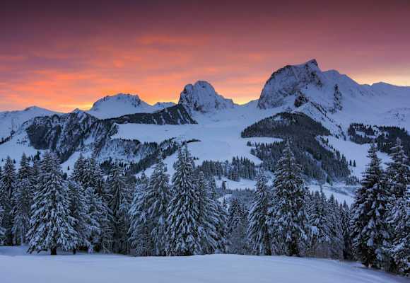 Bergpanorama im Berner Oberland mit der Gustispitze bzw. der Chrummfadenfluh