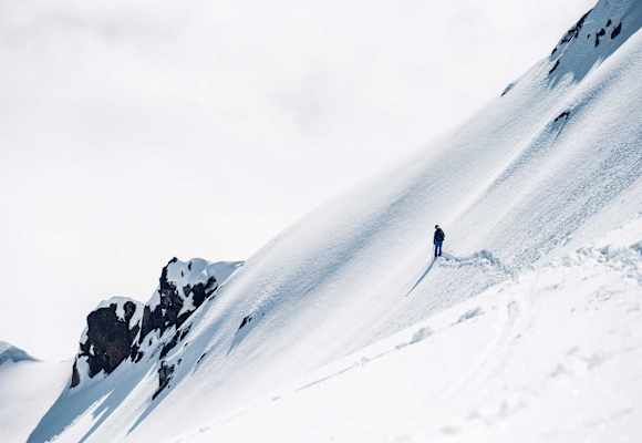 Skitourengeher im Schnee