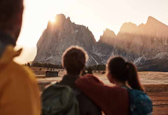 Von der Sonne geküsst: Die markanten Bergformationen der Dolomiten.