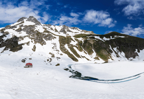 Gerade im Frühjahr ist die Skitour auf den Großen Daumen (2.280 m) lohnenswert