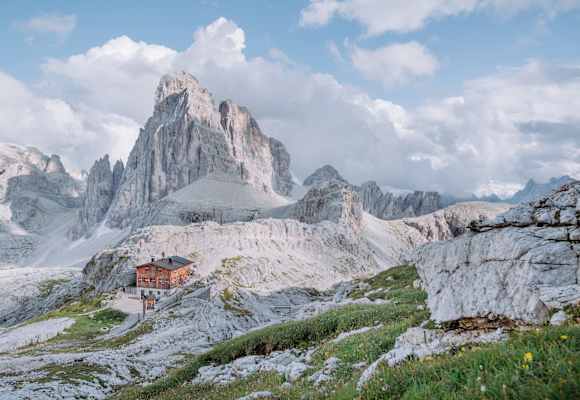 Die Büllelejochhütte in den Dolomiten