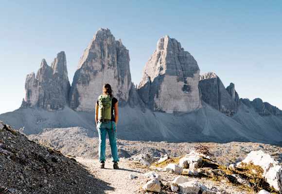 Wanderin vor den Drei Zinnen