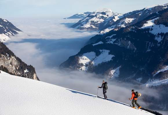 Beim Aufstieg zum Salistock (1.896 m) ruht der Blick auf dem dicken Nebelmeer, das sich über das Engelbergertal gelegt hat