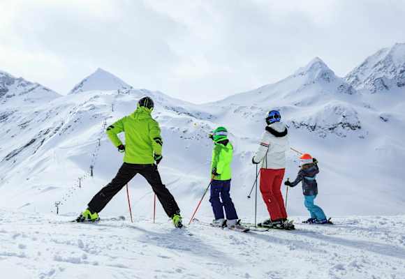 Leistbares Skifahren für die ganze Familie in der Weißsee Gletscherwelt. 