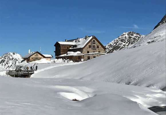 Die Franz-Senn-Hütte in den Stubaier Alpen