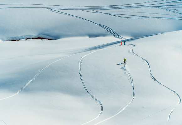 Der Frühling zählt zu den schönsten Ski-Jahreszeiten – auf und abseits der Pisten