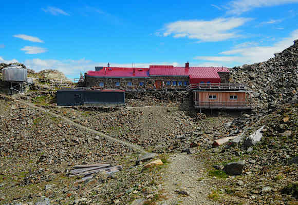 Die Glungezerhütte in den Tuxer Alpen in Tirol