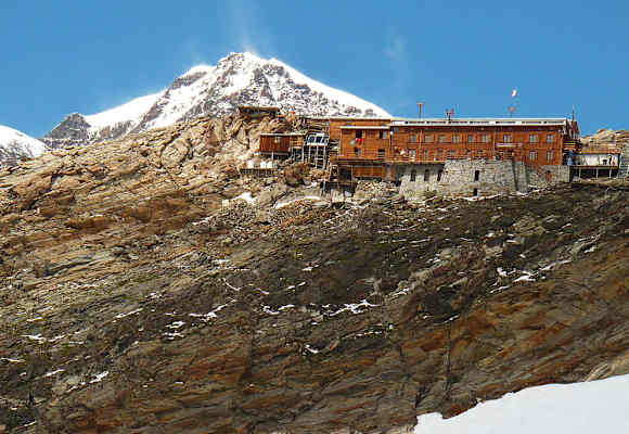 Die Gnifetti Hütte im Monte-Rosa-Massiv