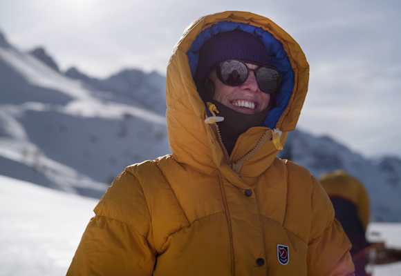 Mit der Fjällräven Expedition Down Jacket M bist du bestens für die kommende Wintersaison ausgestattet.