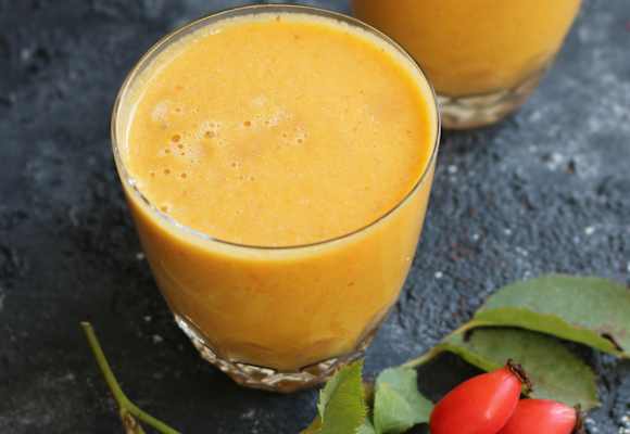 Selbstgemachter Hagebutten-Smoothie