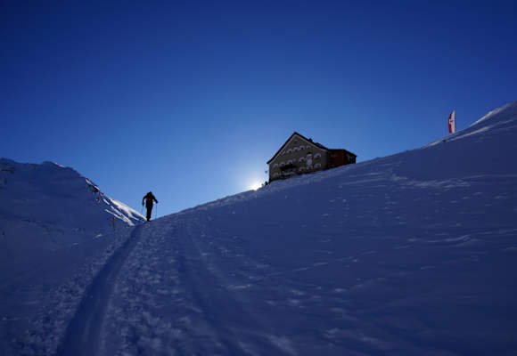 Das Hochjoch Hospiz im hintersten Rofental in den Ötztaler Alpen auf 2413 Meter ist ein Traumhafter Stützpunkt für herrliche Skitouren.