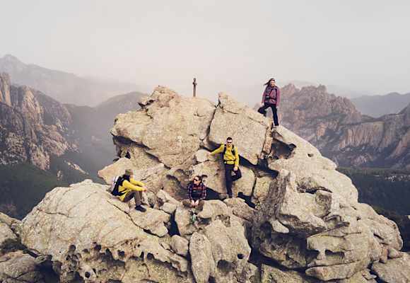 Mit der Isolationsjacke Crag IN Jacket von Mammut bist du für die kälteren Tage am Berg bestens ausgestattet.